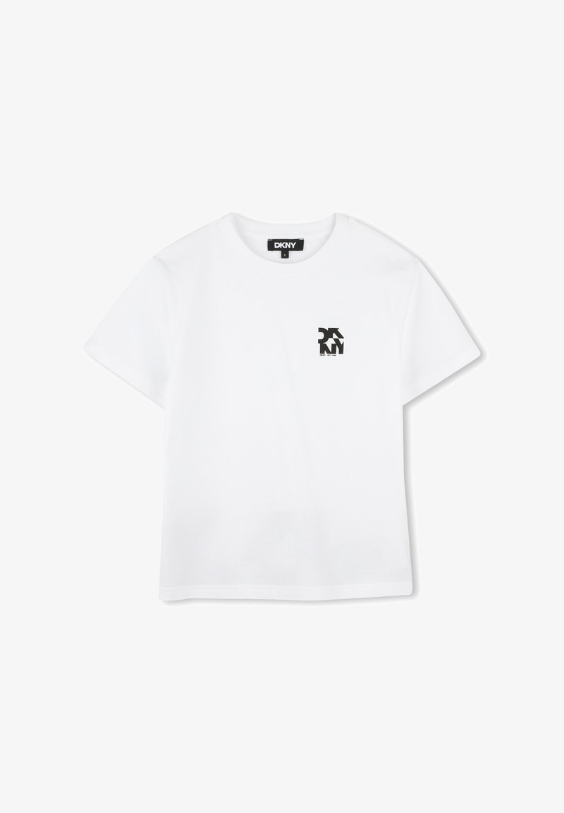 Witte katoenen t-shirt met een ronde halslijn, korte mouwen en een klein zwart DKNY-logo op de linkerkant van de borst. Eenvoudig ontwerp en pasvorm.