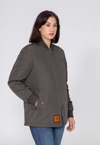Bombers ORIGINAL 103 - Halflange jas - d kaki