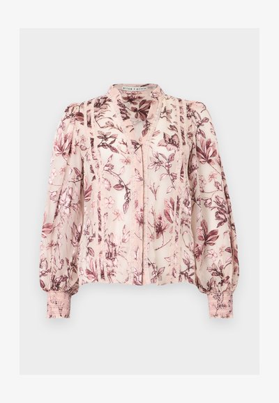 Blouse en chiffon rose à fleurs avec manches longues bouffantes, poignets smockés, panneaux en dentelle verticale et col en V.