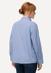 Ulla Popken STRIPED  - Camicia - light blue