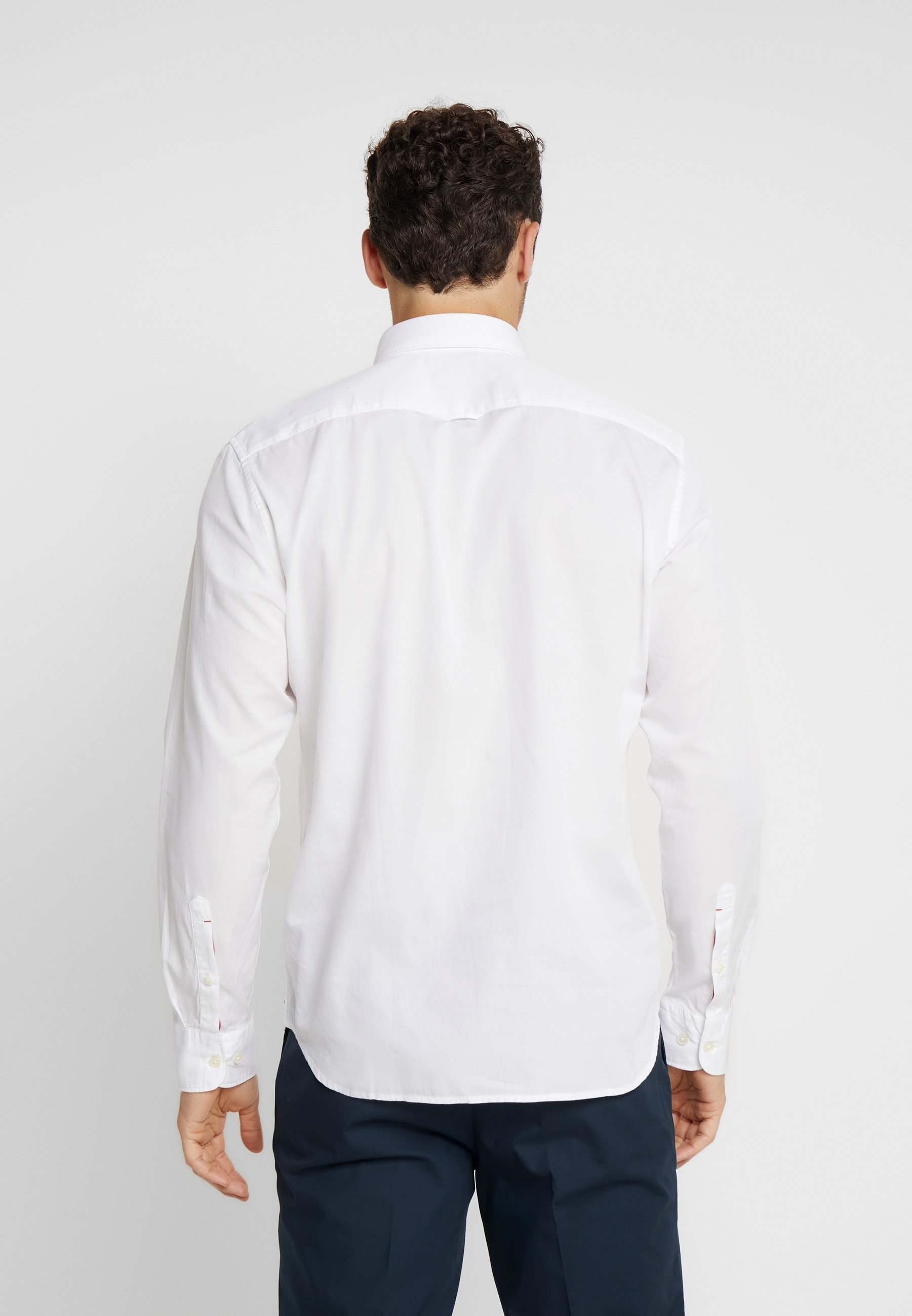 Marc O'Polo FINE BEDFORD GARMENT DYED Skjorte white Marc O'Polo FINE BEDFORD GARMENT DYED Skjorte white
