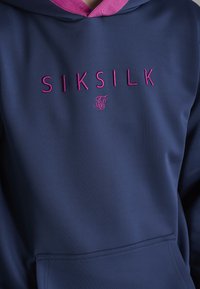 SIKSILK TAPED OVERHEAD - Jersey con capucha - navy/pink