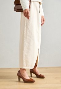 Platform heels - cognac