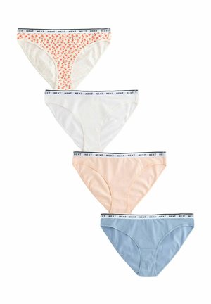 Vier paar damesslipjes: bovenste is wit met een rood bloemenprint, dan effen wit, daarna zachtroze, en onderaan lichtblauw. Allen hebben een zwarte "NEXT" tailleband.