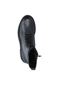 Zwarte leren enkelboot met ronde neus, vetersluiting, ritsdetail aan de zijkant en gestructureerde rubberen zool. Binnenkant gevoerd voor comfort.