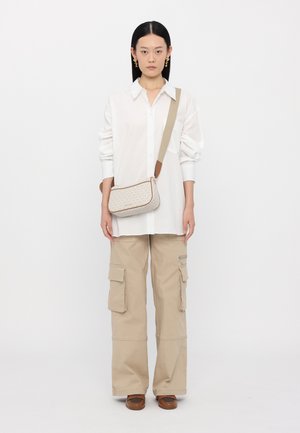 MICHAEL Michael Kors JET SET BODY STRAP - Borsa a tracolla - vanilla