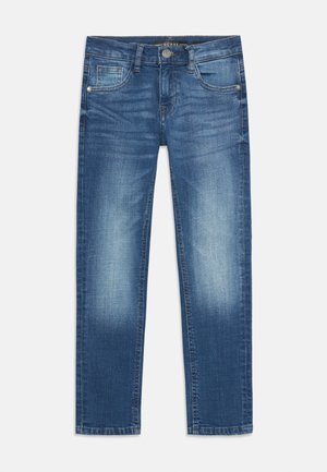 Modri jeans iz denima s klasičnim krojem, ki se ponašajo z zbledelim dizajnom, petimi žepi in gumbom za zapiranje v pasu.