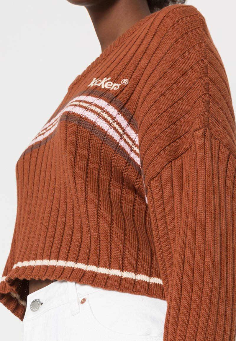 Damen Strickjacken | Kickers Classics RUST CROPPED WITH CHEST STRIPE Strickpullover rust/rot-metallic - LX07440 Damen Strickjacken | Kickers Classics RUST CROPPED WITH CHEST STRIPE Strickpullover rust/rot-metallic - LX07440