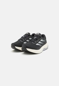 adidas Performance SUPERNOVA SOLUTION - Chaussures de running sur route - core black/carbon