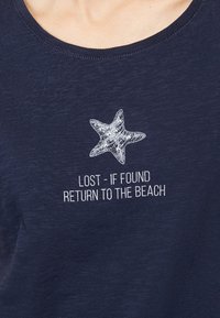 TOM TAILOR T-shirt med print - dark blue