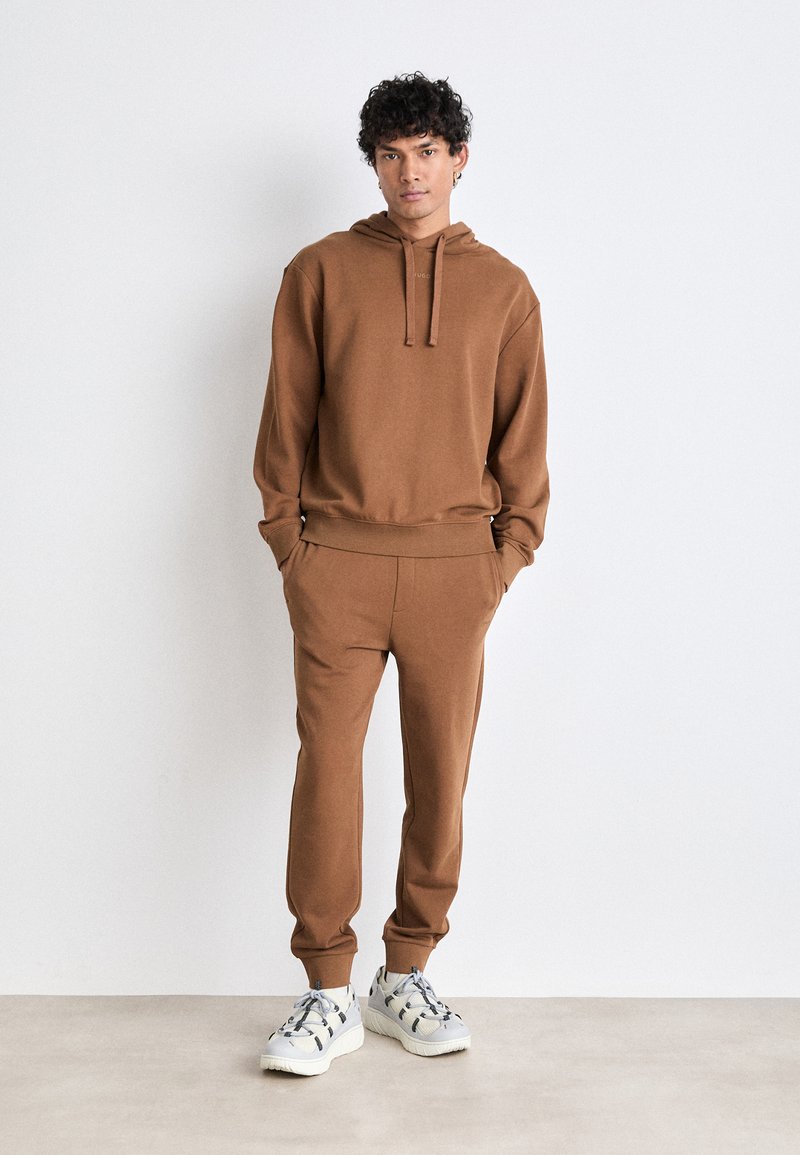HUGO TRACKSUIT DAPODAYOTE SET - Gornji dio trenirke - medium brown