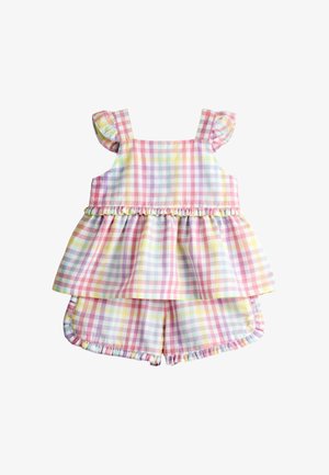 Ensemble deux pièces pour tout-petit avec motif à carreaux pastel, haut sans manches à volants et short assorti à volants.