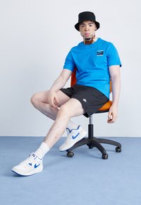 Jordan JORDAN STADIUM 90  - Joggesko - white/game royal/black/sail
