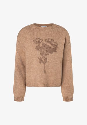 Kamel farbener Strickpullover mit rundem Ausschnitt, der braune Blumenstickerei auf der Vorderseite sowie gerippte Bündchen und Saum aufweist.