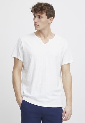 White short-sleeve T-shirt with a V-neck and two buttons at the neckline, featuring a soft texture and a relaxed fit.