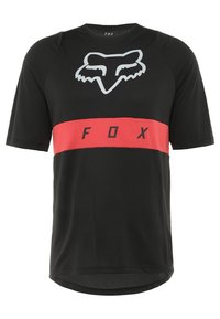 Svart kortärmad idrottströja med nätstruktur, med en grå räv-logotyp och ett rött horisontellt streck med ordet "FOX" tryckt i svart.