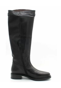 Botte noire en cuir montée jusqu'au genou avec une fermeture éclair latérale, bout rond, texture lisse et un petit talon bloc. Design simple et minimaliste sans embellissements.
