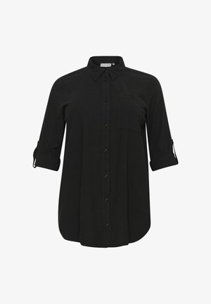 Mustast kangast, pika varrukaga särgikangast särk, mille varrukad on üles rullitud, üks rinnaosa tasku ja terava kraega, valgel taustal eksponeeritud.