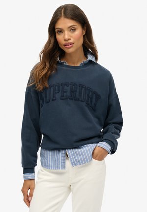 ESSENTIALS TONAL APPLIQUE CREW - Sweater - richest navy