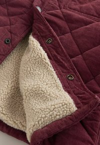 Unselected, burgundy red