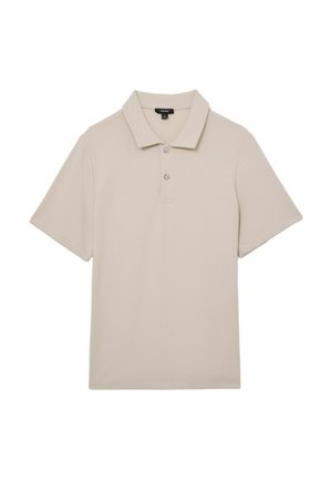 Heledas beežis toonis lühikeste varrukatega polo särk tekstuurse kangaga, kahel nupul ja kraega, laotatud valgele taustale.