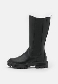 Bottes noires montant jusqu'aux genoux en cuir lisse avec des panneaux latéraux élastiques et une semelle en caoutchouc texturée présentant un motif rainuré pour une meilleure adhérence.