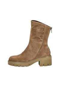 Bottine en daim marron avec un bout rond et une fermeture éclair sur le côté. Semelle épaisse beige avec un fond cranté pour l'adhérence. Design épuré et simple.