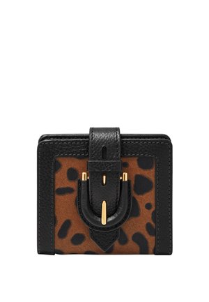 Porte-carte en cuir avec un design léopard brun et noir. Des accents noirs et une boucle en métal doré complètent le look.