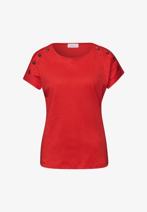 Czerwona koszula z krótkim rękawem, okrągłym dekoltem i ozdobnymi brązowymi guzikami na obu ramionach, gładki przód, bawełniana tkanina.