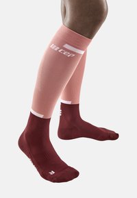 CEP THE RUN COMPRESSION SOCKS KNEE-HIGH WOMEN - MADE IN GERMANY - Kniekousen - rose dark red
