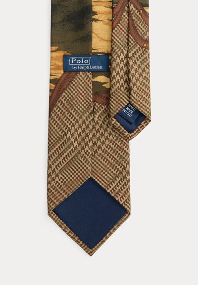 Καφέ και καμηλό γραβάτα με μοτίβο houndstooth και σκούρο μπλε άκρη, με την ετικέτα Polo by Ralph Lauren και ετικέτα "Hand Made in Italy".
