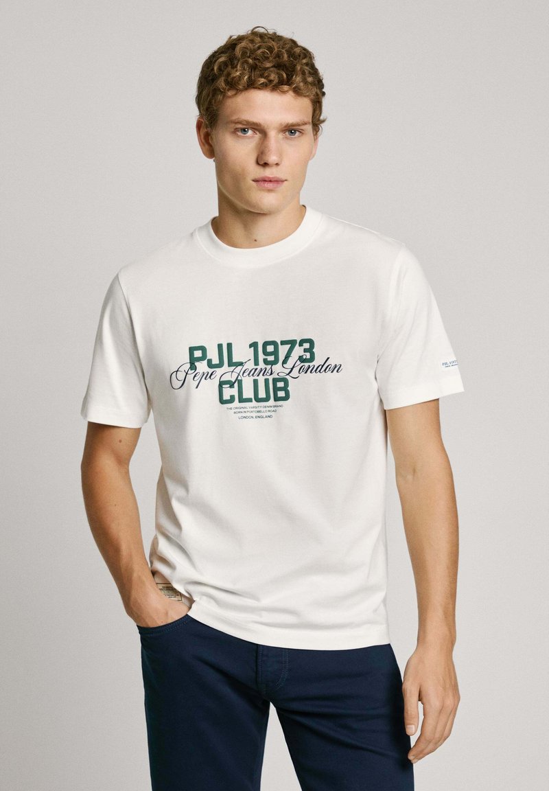 Balta medvilninė marškinėliai su apvaliu kaklu, su žaliu tekstu: "PJL 1973 Pepe Jeans London KLUBAS" per krūtinę. Laisvas sijonas, trumpomis rankovėmis.