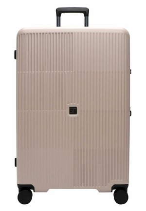 Valigia rigida beige con scanalature verticali, maniglia telescopica nera, quattro ruote nere rotanti e un piccolo logo quadrato al centro.