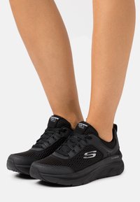 Skechers Sport - D'LUX WALKER - Trainers - black Thumbnail Image 1