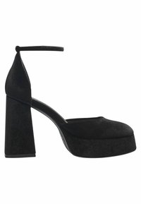 Chaussure à plateforme en velours noir avec talon haut épais et bride à la cheville sur fond blanc.