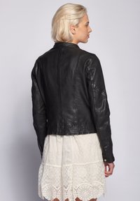 Maze Skinnjacka - black