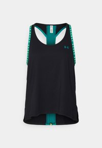 Czarny sportowy top na ramiączkach z turkusowymi paskami, z logo, designem w stylu racerback oraz hemem z bocznymi rozcięciami, które poprawiają cyrkulację powietrza.