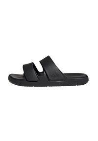 Sort sandle med to brede stropper, glat overflade, polstret sål og tekstureret bund for greb. Minimalistisk branding detaljer.