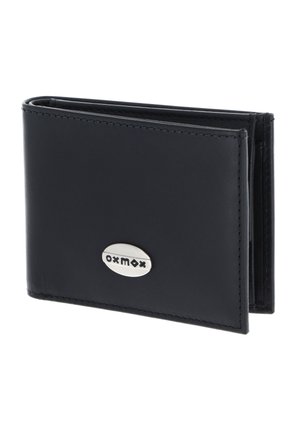 Portefeuille noir en cuir bifold avec plaque logo ovale argentée portant l'inscription "oxmox" sur le devant, légèrement ouvert sur fond blanc.