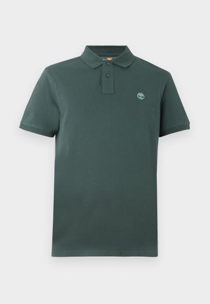 Dunkelgrünes Poloshirt aus Baumwolle mit klassischem Kragen, drei Knöpfen und einem dezenten Logo auf der linken Brust. Kurze Ärmel.