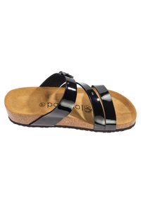 Zwarte gepatenteerde sandalen met drie banden, kurken voetbed en getextureerde tan binnenzool. Bevat een verstelbare gesp en een getextureerde zwarte buitenzool.