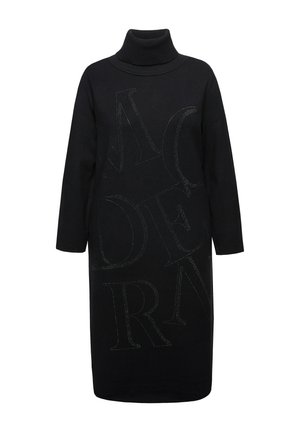 Sort strikket turtleneck kjole med lange ærmer, prydet med store trykbogstaver i en let lysere nuance, glat tekstur og en afslappet pasform.