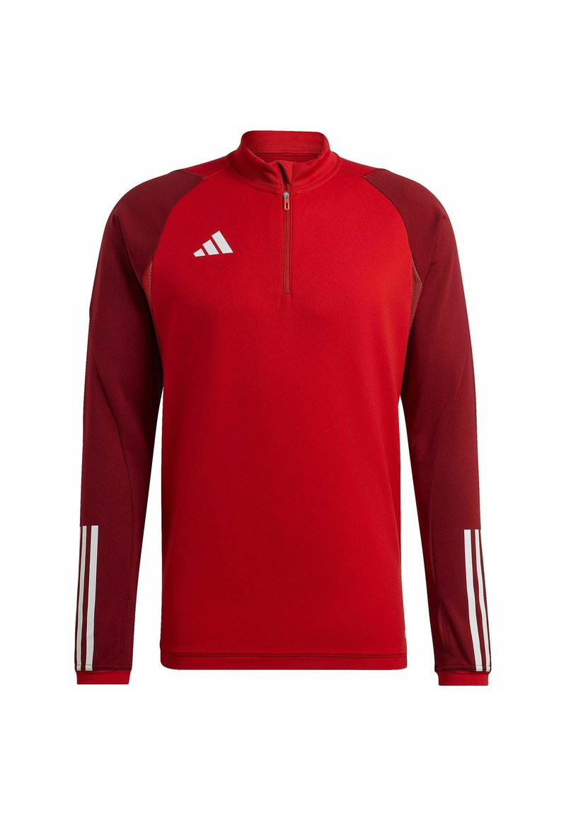Rode sportieve pullover van zacht materiaal, met een kwartrits, raglanmouwen en een wit Adidas-logo en strepen op de mouwen.