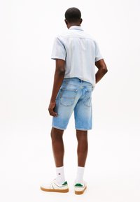Tommy Jeans SCANTON  - Jeansshorts - denim light
