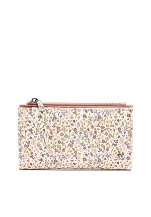Portfel z zamkiem błyskawicznym ozdobiony małym, wielokolorowym wzorem kwiatowym na kremowym tle oraz srebrnym logo marki w rogu.