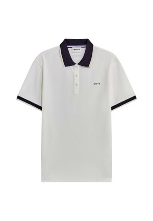 Polo bianco in cotone, con colletto e polsini navy, patta con tre bottoni e un piccolo logo sul petto.