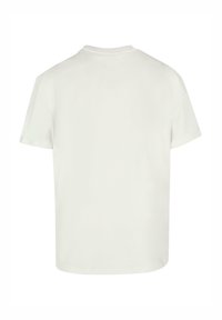 Hvid bomulds-t-shirt med korte ærmer, rund halsudskæring og klassisk snit. Stoffet ser blødt ud med en glat overflade.