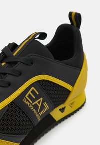 EA7 Emporio Armani LACES UNISEX - Sportcipő - black/antique moss