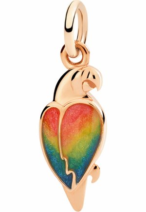 Goldener Papagei-förmiger Anhänger mit einem regenbogenfarbenen Emaille-Flügeldesign, befestigt an einem runden Goldring zum Aufhängen.