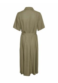 Abito di lino khaki con maniche corte, colletto, vita con cintura e gonna a lunghezza ginocchio. Presenta una texture liscia e un design semplice.